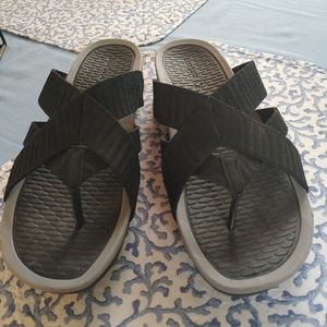 BARETRAPS DIANA STRAPPY SANDLES 11M NEW NO BOX OR TAG.